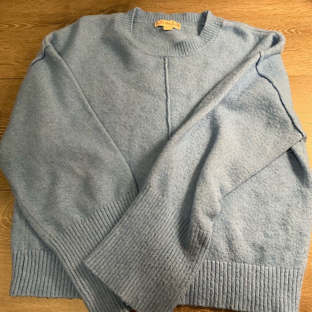 Blue sweaters - Picture 2 of 3